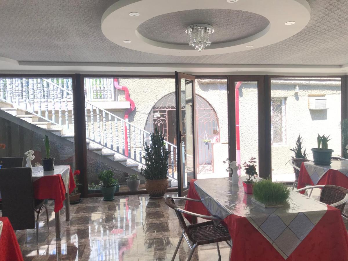 Hotel Oniks Кутаїсі Екстер'єр фото