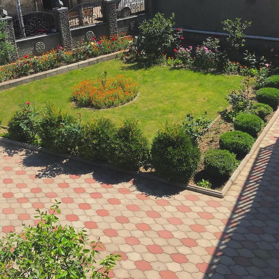 Hotel Oniks Кутаїсі Екстер'єр фото