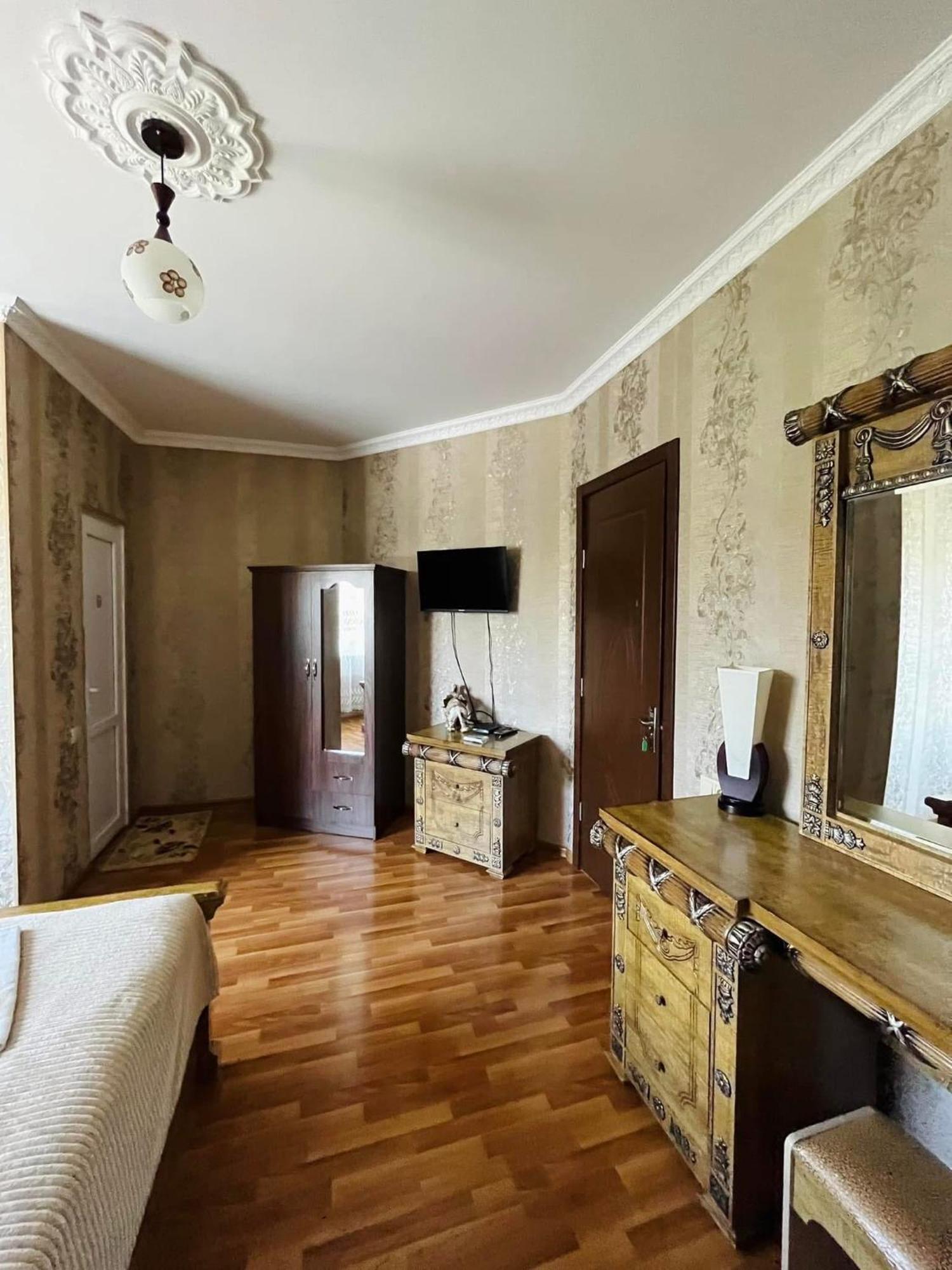 Hotel Oniks Кутаїсі Екстер'єр фото