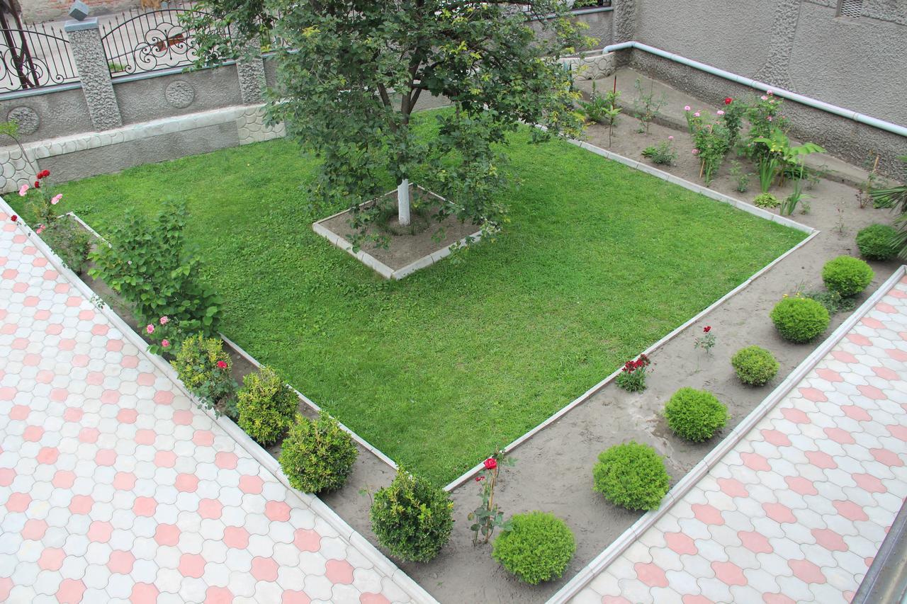 Hotel Oniks Кутаїсі Екстер'єр фото