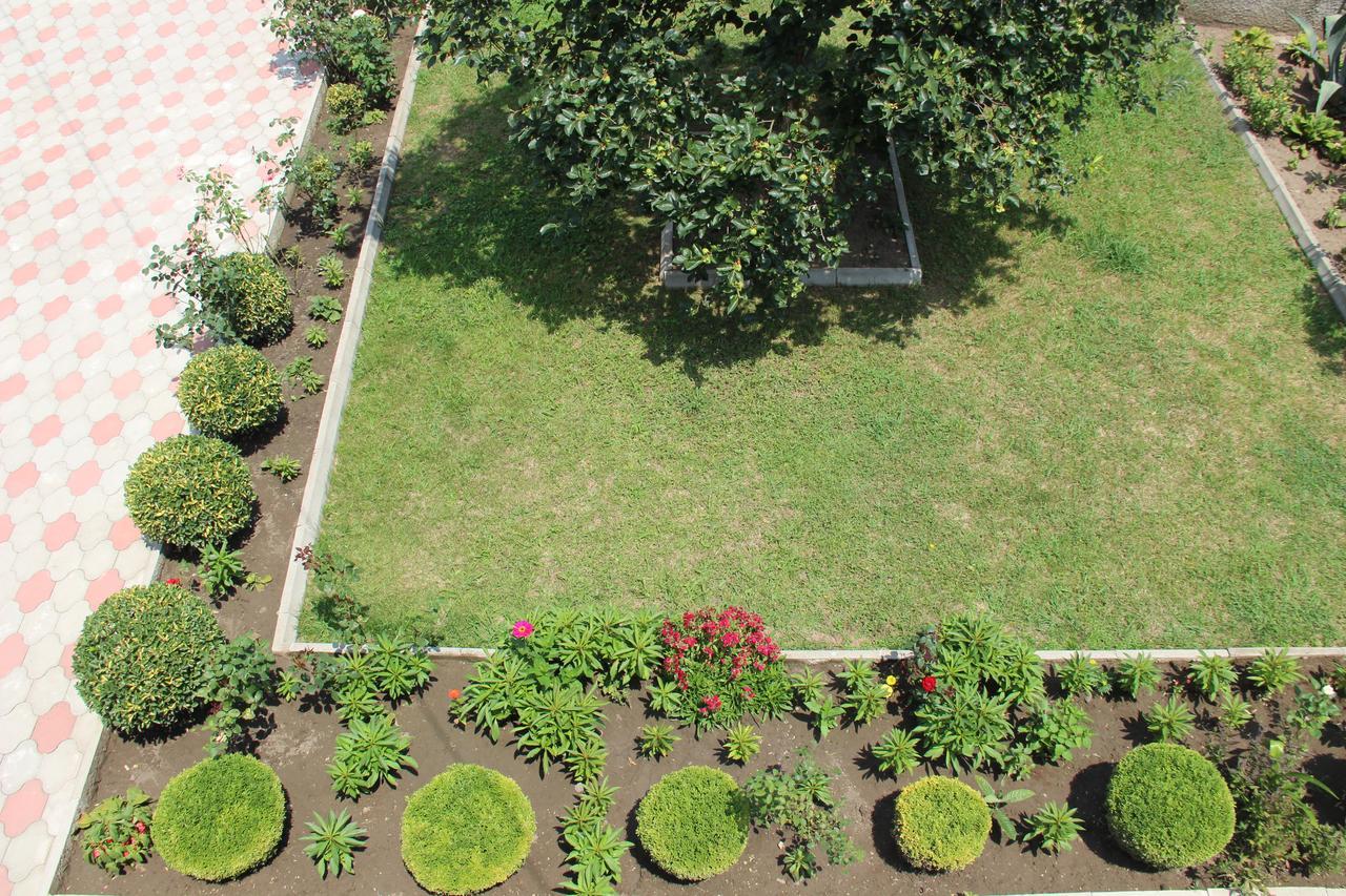 Hotel Oniks Кутаїсі Екстер'єр фото